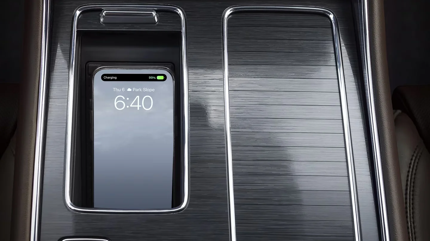 2025 Lincoln Aviator - Technology Wireless phone charging in the 2025 Lincoln Aviator