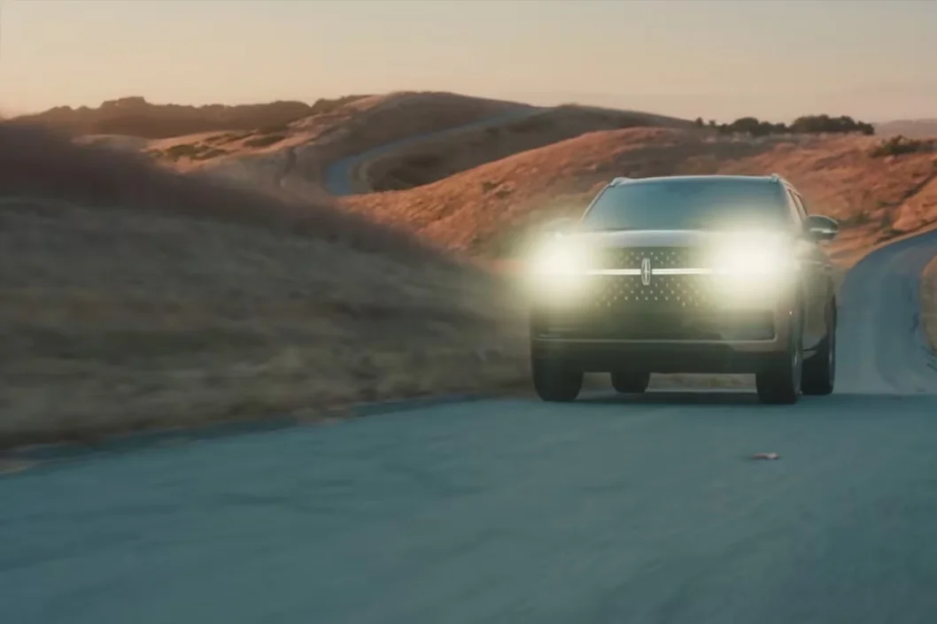 2025 Lincoln Navigator - Safety 2025 Lincoln Navigator with Auto High Beams